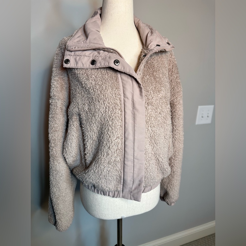 Sz S Vuori Women’s Cozy Sherpa Jacket Umber Pink Fleece Full Zip pale rose pink - Picture 3 of 8